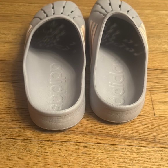 Adidas Mens Gray Croc like slides - Picture 2 of 4